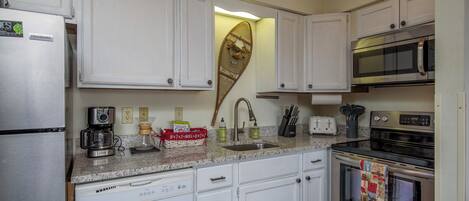 Frigorífic, microones, forn i placa de cuina