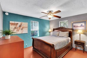 2 Schlafzimmer, Schreibtisch, Bügeleisen/Bügelbrett, Reisekinderbett