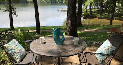 Quiet, Charming Lake Front Home with Kayaks, 2 Guest Maximum
