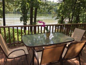 Outdoor dining - Quiet, Charming Lake Front Home with Kayaks,  2 Guest Maximum (Hot Springs)