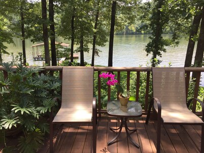 Quiet, Charming Lake Front Home with Kayaks, 2 Guest Maximum