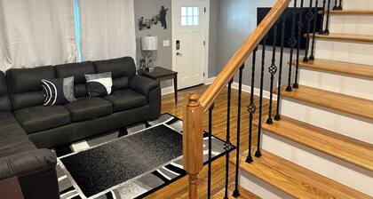 4BR 4 + BA 9 vuoteella Grand Ole Bungalow on vain 8 minuutin päässä keskustasta