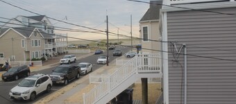 Beach block cottage steps to the beach!