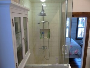 Combined shower/tub, hair dryer, towels, soap