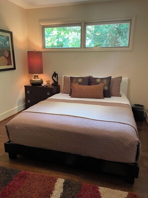 3 bedrooms, desk, iron/ironing board, free WiFi - Mid-century modern ranch on Sedgefield Country Club golf course (Greensboro)