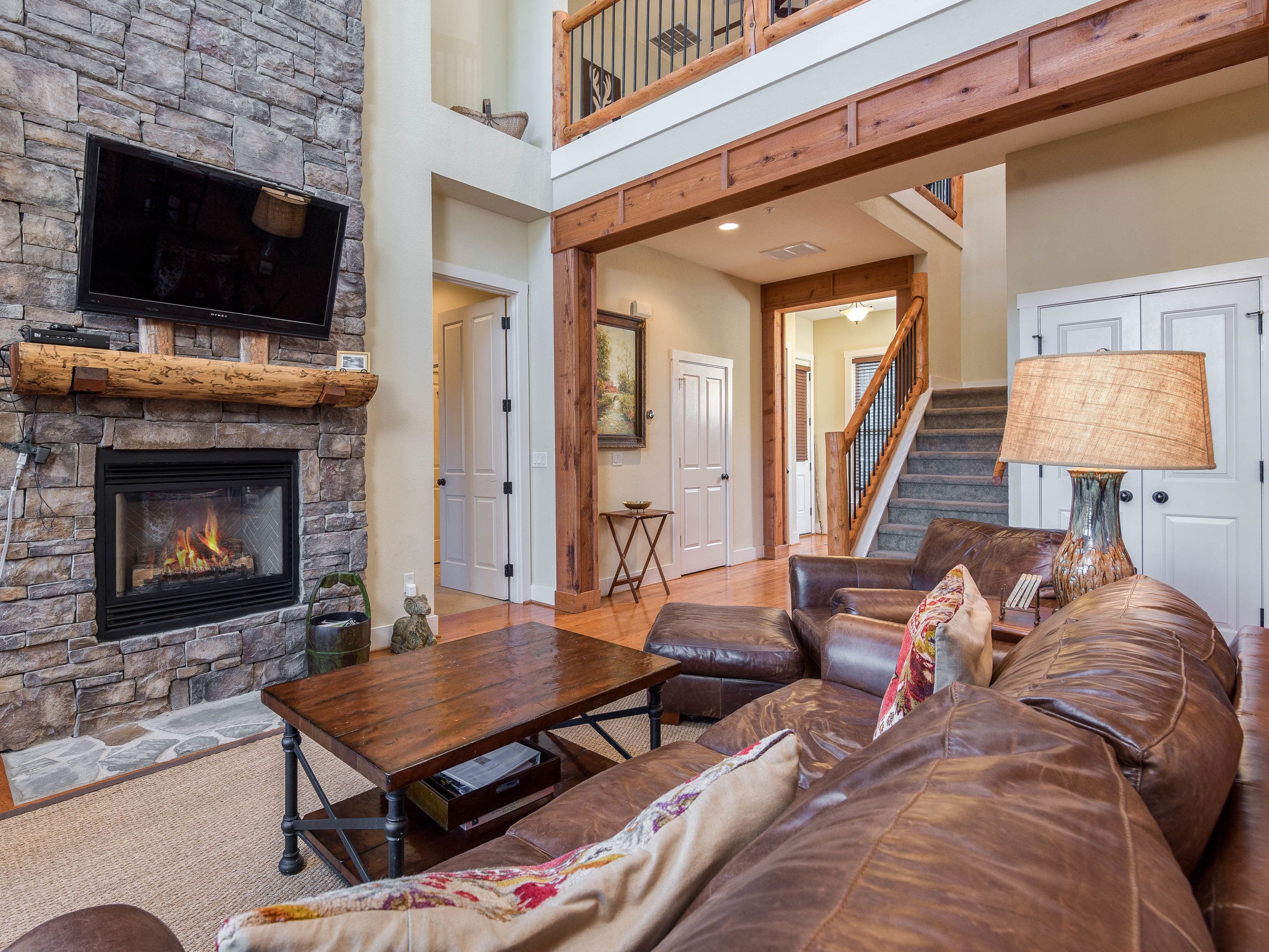 TV connectée, cheminée, lecteur de DVD