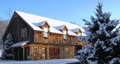 Updated barn apartment near Strasburg, Sight & Sound Theatre in Amish Country