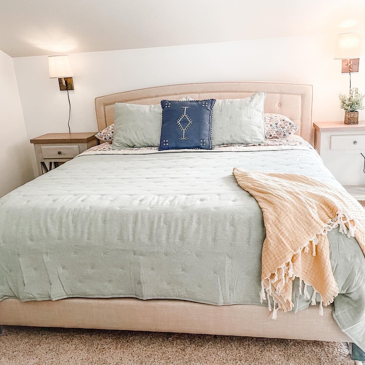 2 bedrooms, desk, iron/ironing board, travel crib