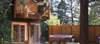 Moonridge Ozone Spa Cabin- Pets are Free! Enclosed deck, Flat parking 2026-0155