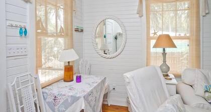 Short walk to town center,restaurants, shops, entertainment, beach and river.