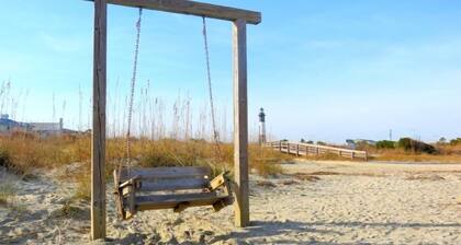 Short walk to town center,restaurants, shops, entertainment, beach and river.