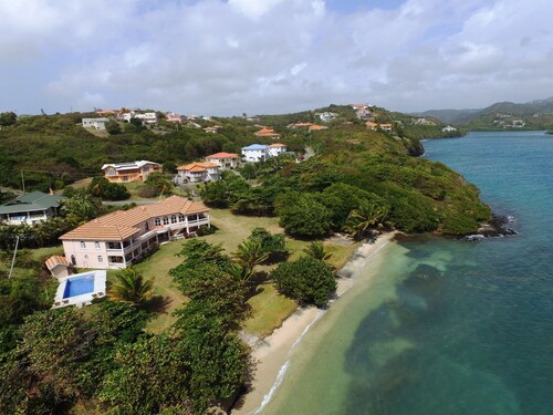 Spektakuläre Villa in Strandlage