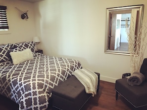 1 habitación, tabla de planchar con plancha, wifi gratis y ropa de cama 