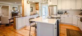 Renovated Farmhouse in the heart of Afton, VA with outstanding views! 