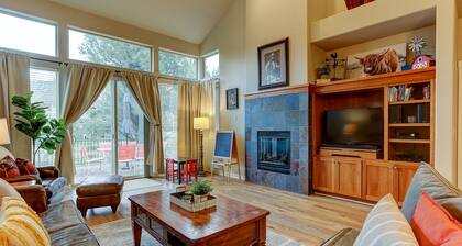 Retreat on the Butte: On The Creek Luxury, Town Home with hot tub