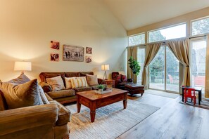 TV, fireplace, DVD player, stereo