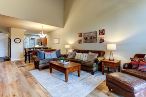 TV, fireplace, DVD player, stereo