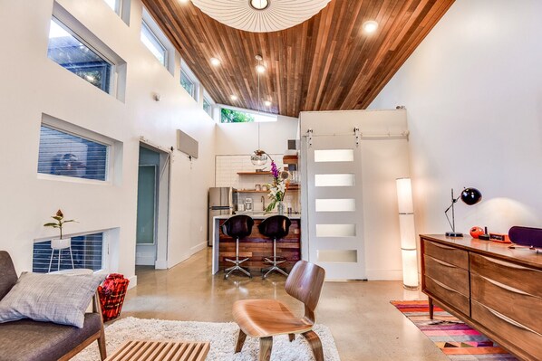 المنشأة من الداخل