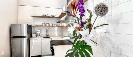 Refrigerador, microondas, horno, placa de cocina