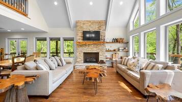 智能电视、壁炉、书