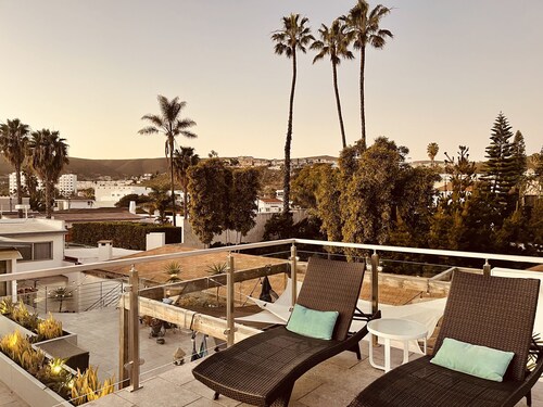 Rooftop Ocean views, great outdoor space,  HEAT & A/C,  prime location, gated