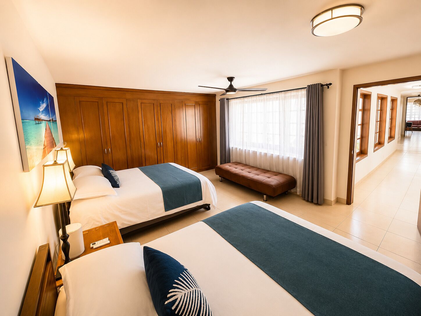 5 quartos, escrivaninha, cortinas blackout
