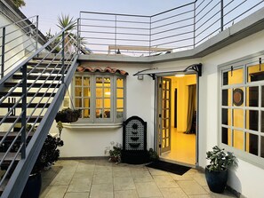 Exterior detail - Rooftop Ocean views, great outdoor space,  HEAT & A/C,  prime location, gated (Ensenada)