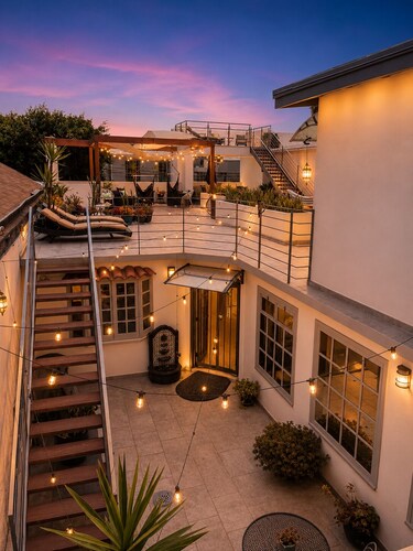 Rooftop Ocean views, great outdoor space,  A/C,  prime location, gated, firepit