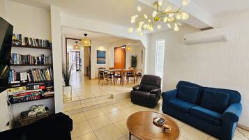 Smart TV, fireplace, Netflix, DVD player