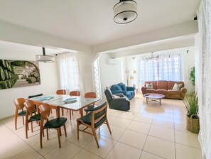 Smart TV, fireplace, Netflix, DVD player - Rooftop Ocean views, great outdoor space,  HEAT & A/C,  prime location, gated (Ensenada)