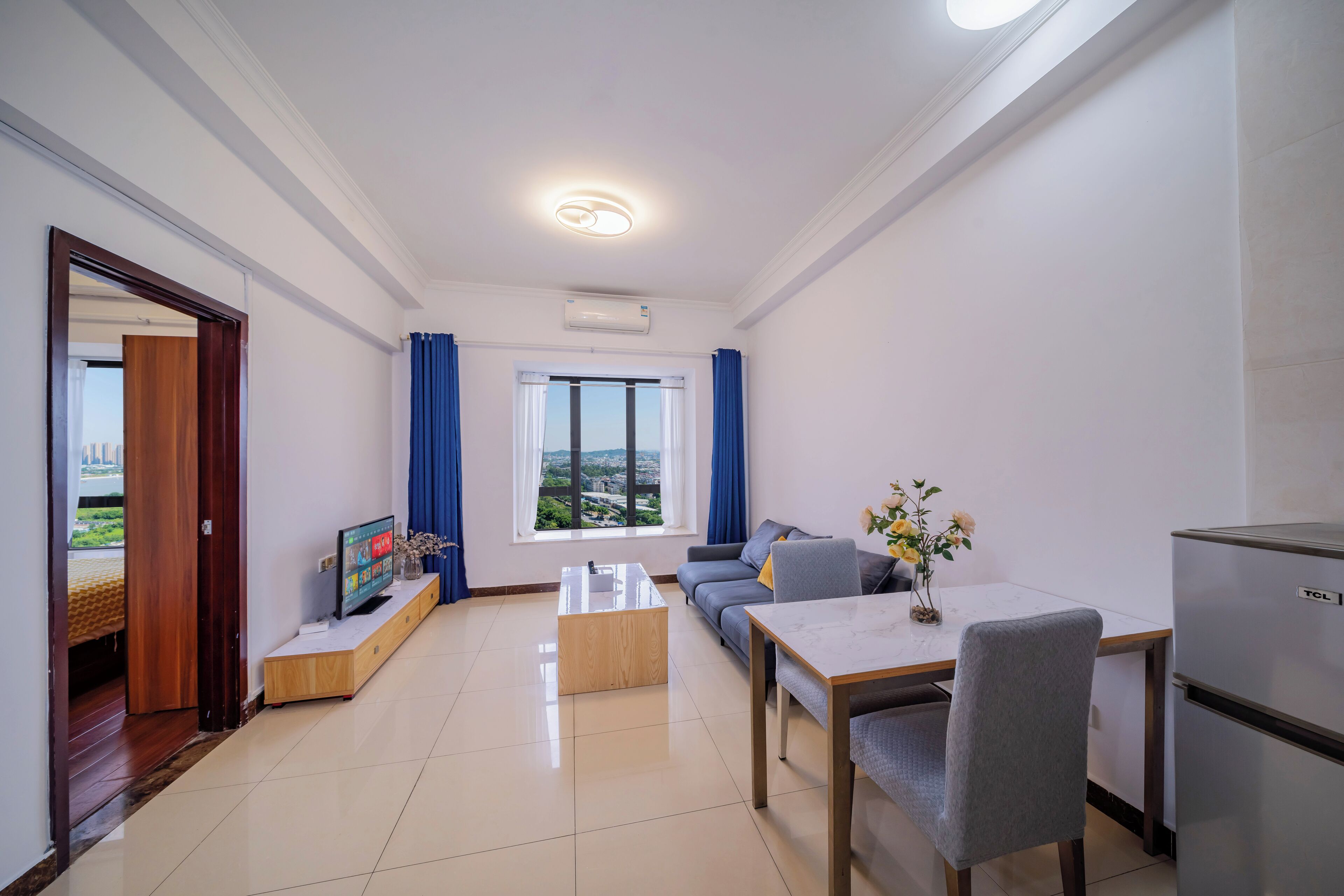 Suíte empresarial, 1 cama Queen | Roupas de cama premium, individualmente decorados