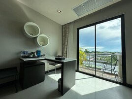 Suite | Premium bedding, blackout drapes, iron/ironing board, rollaway beds