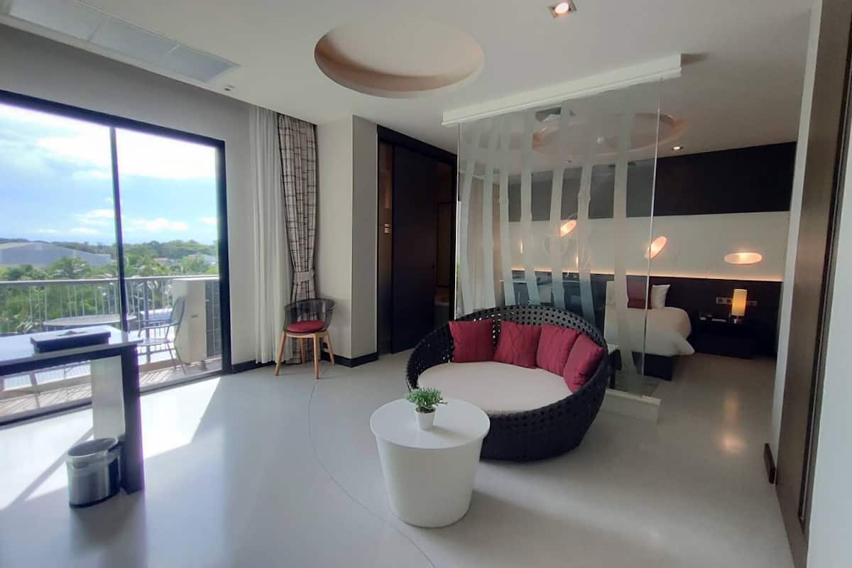 suite | premium bedding, blackout curtains, iron/ironing board, rollaway beds