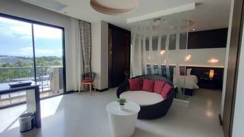 Suite | Sengetøy av topp kvalitet, blendingsgardiner og strykejern/-brett