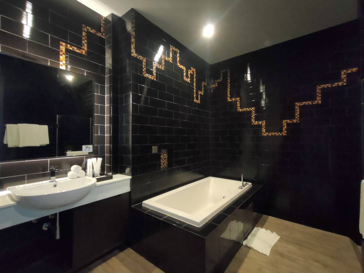 family triple room | bathroom | free toiletries, hair dryer, towels