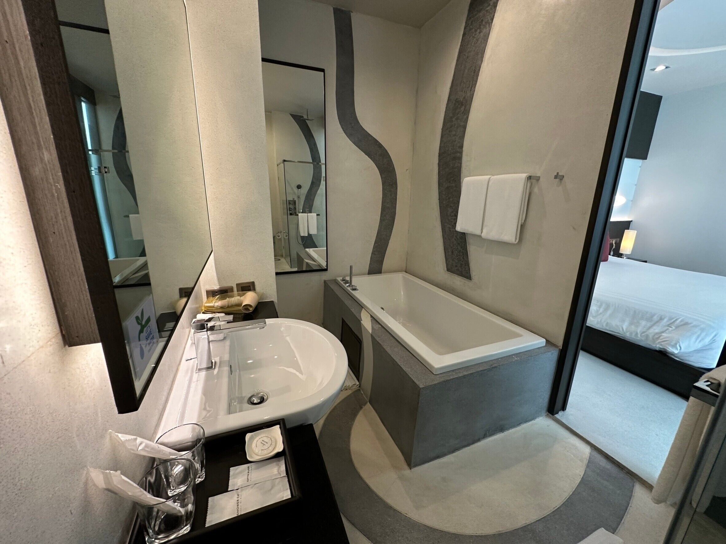 suite | bathroom | free toiletries, hair dryer, towels