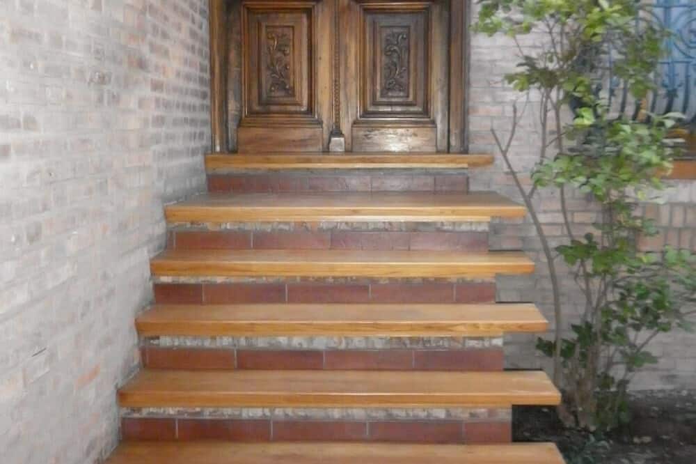 816 B&B
