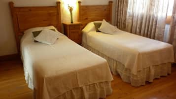 Schallisolierte Zimmer, Bügeleisen/Bügelbrett, kostenlose Babybetten