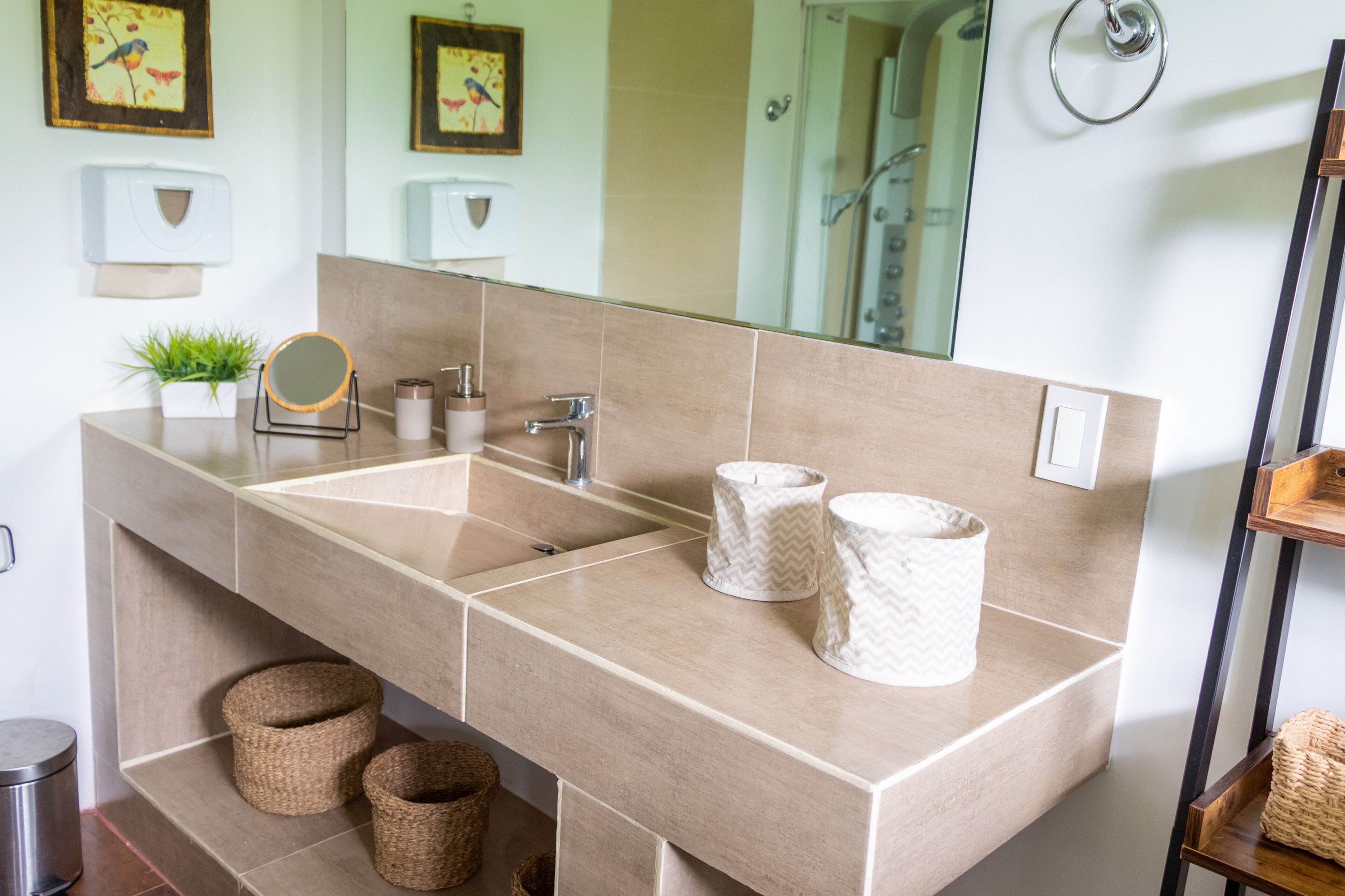 traditional suite, refrigerator, pool view | bathroom | free toiletries, towels