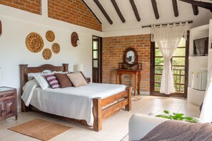 Traditional Suite, Refrigerator, Pool View