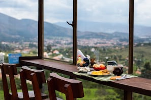 Daily English breakfast (COP 9000.00 per person) - Hospedaje La Tierrita (Villa de Leyva)