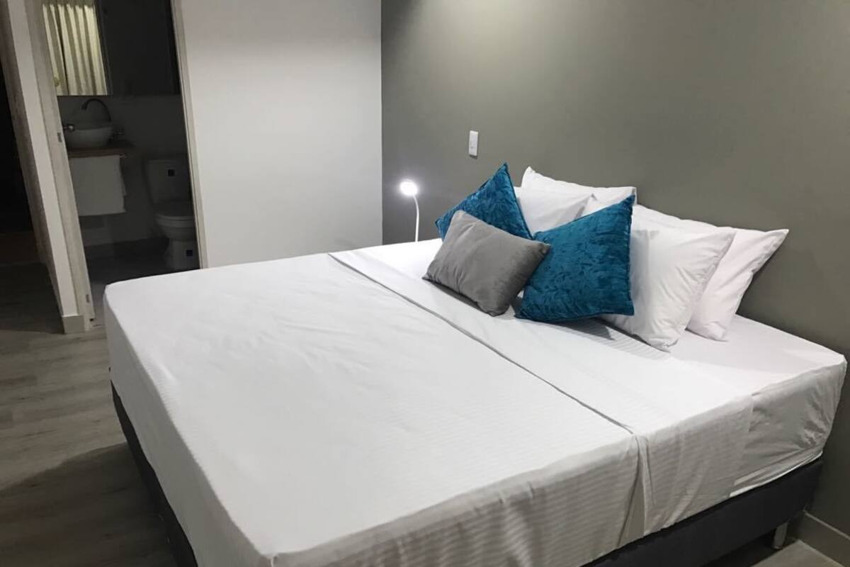 Quarto casal, 1 cama de casal | Ferros/tábuas de passar roupa, camas extras/dobráveis (sobretaxa)