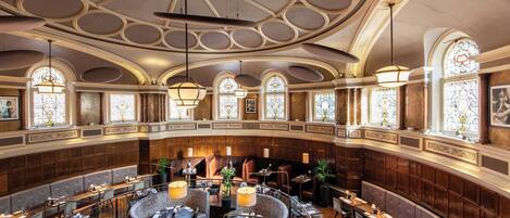 Breakfast, lunch, dinner served; local and international cuisine