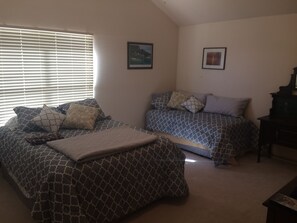 3 bedrooms, free WiFi, bed sheets - Amistad Lake House Del Rio Tx (Del Rio)