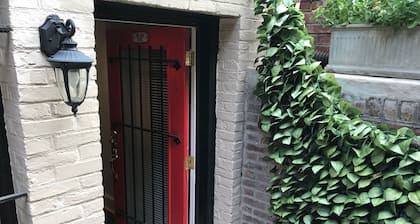Private Apt. in Historic Home: Walk to Monuments, Museums & Convention Center.