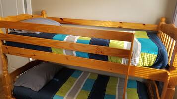 3 habitaciones, tabla de planchar con plancha y wifi gratis