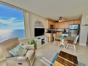 Smart TV, DVD player, stereo - Beachfront, fantastic views, 11th floor, WiFi, super clean, read our reviews! (Fort Myers Beach)