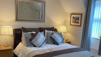 6 chambres, fer et planche à repasser, Wi-Fi, draps fournis