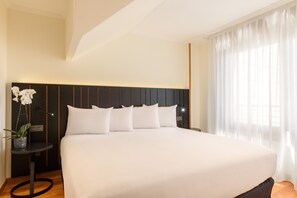 4 bedrooms, iron/ironing board, Internet, bed sheets