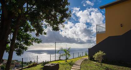 Super OCEAN VIEWS - Modern 2 Bed Apartment Stylishly Furnished